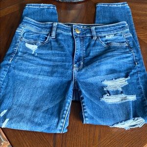 American Eagle high waisted distressed jeans sz 8
